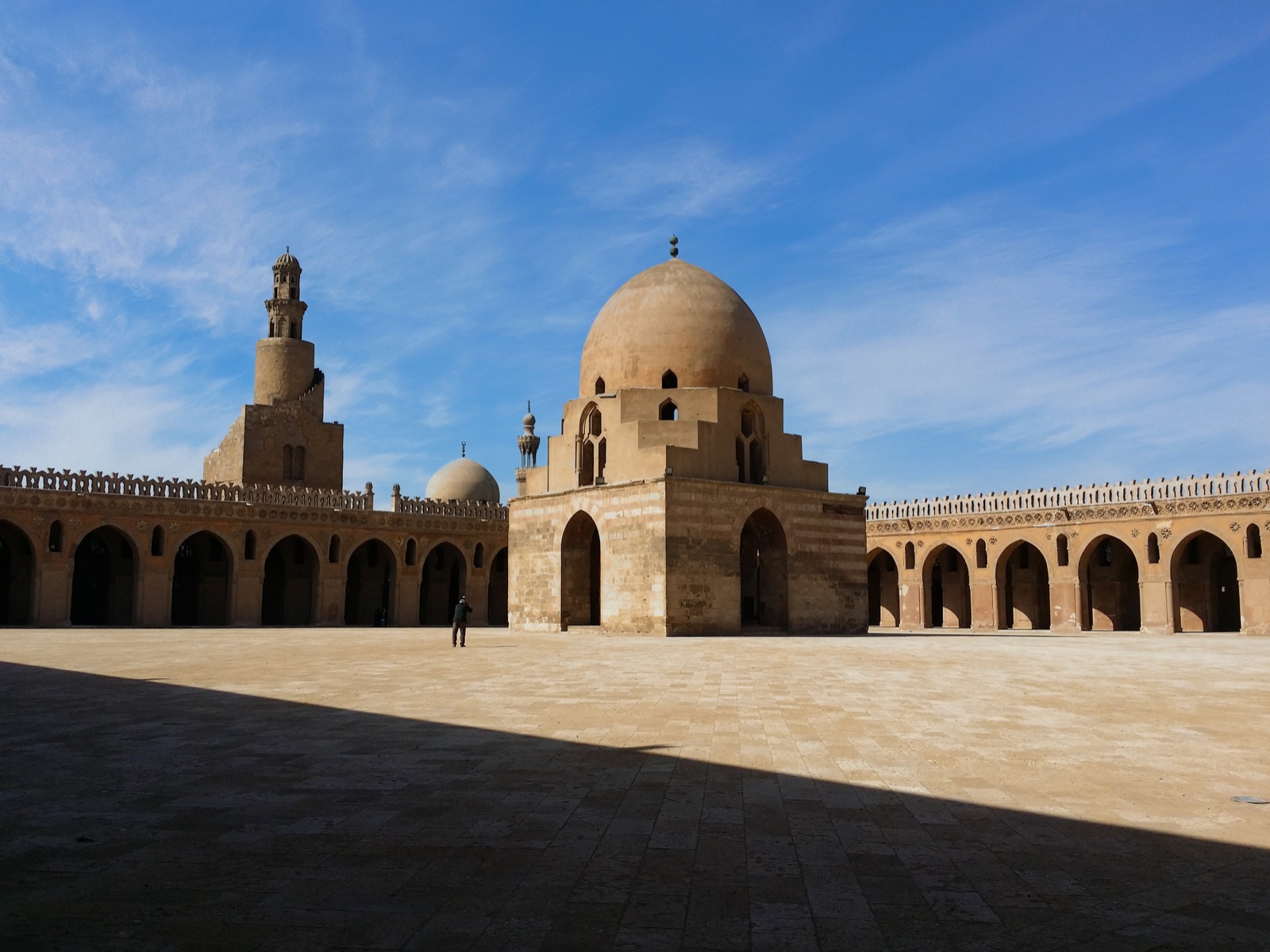 Patio de la mezquita de Ahmad Ibn Tulun en El Cairo