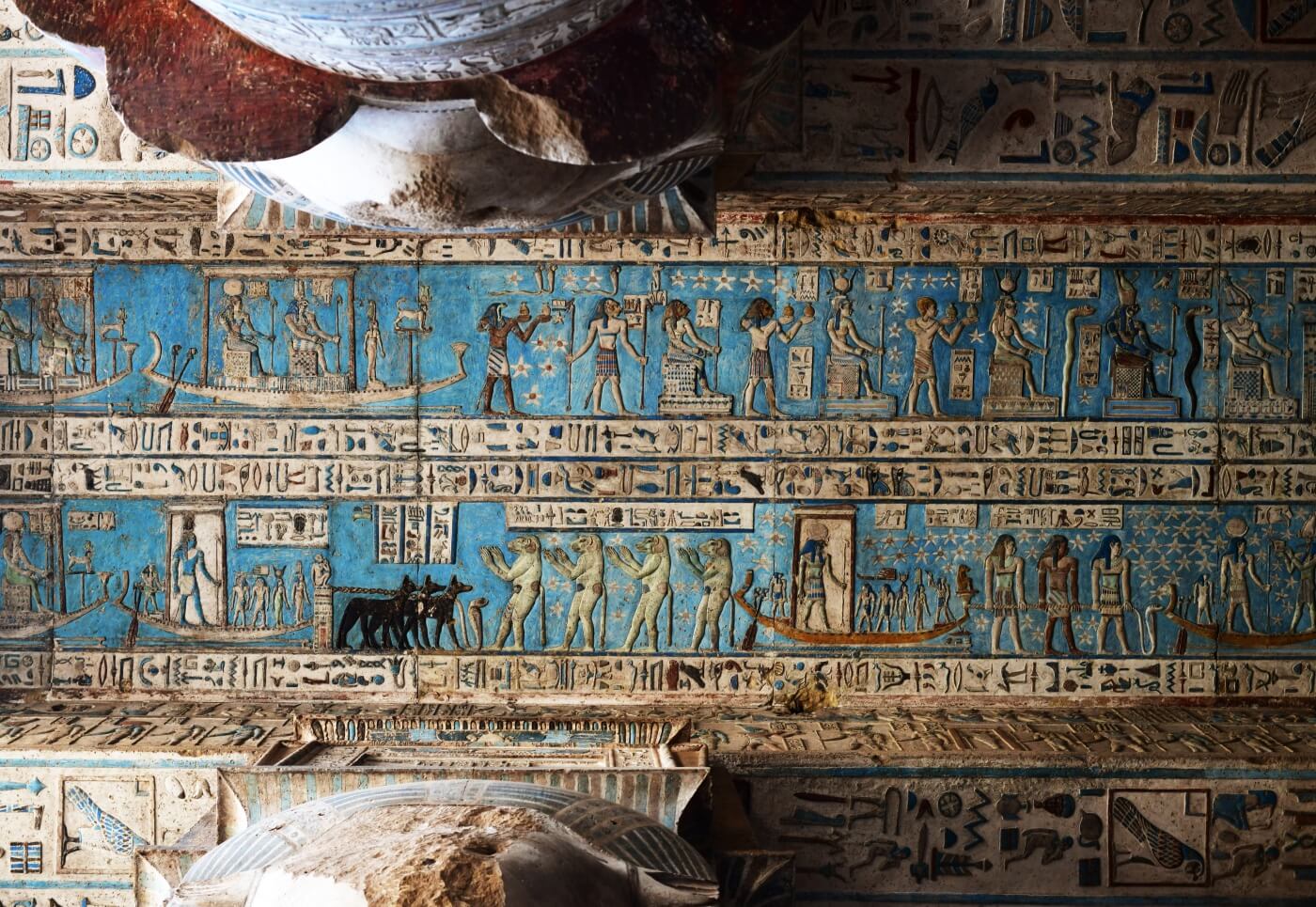 Relieves astronómicos policromados del techo del templo de Dendera