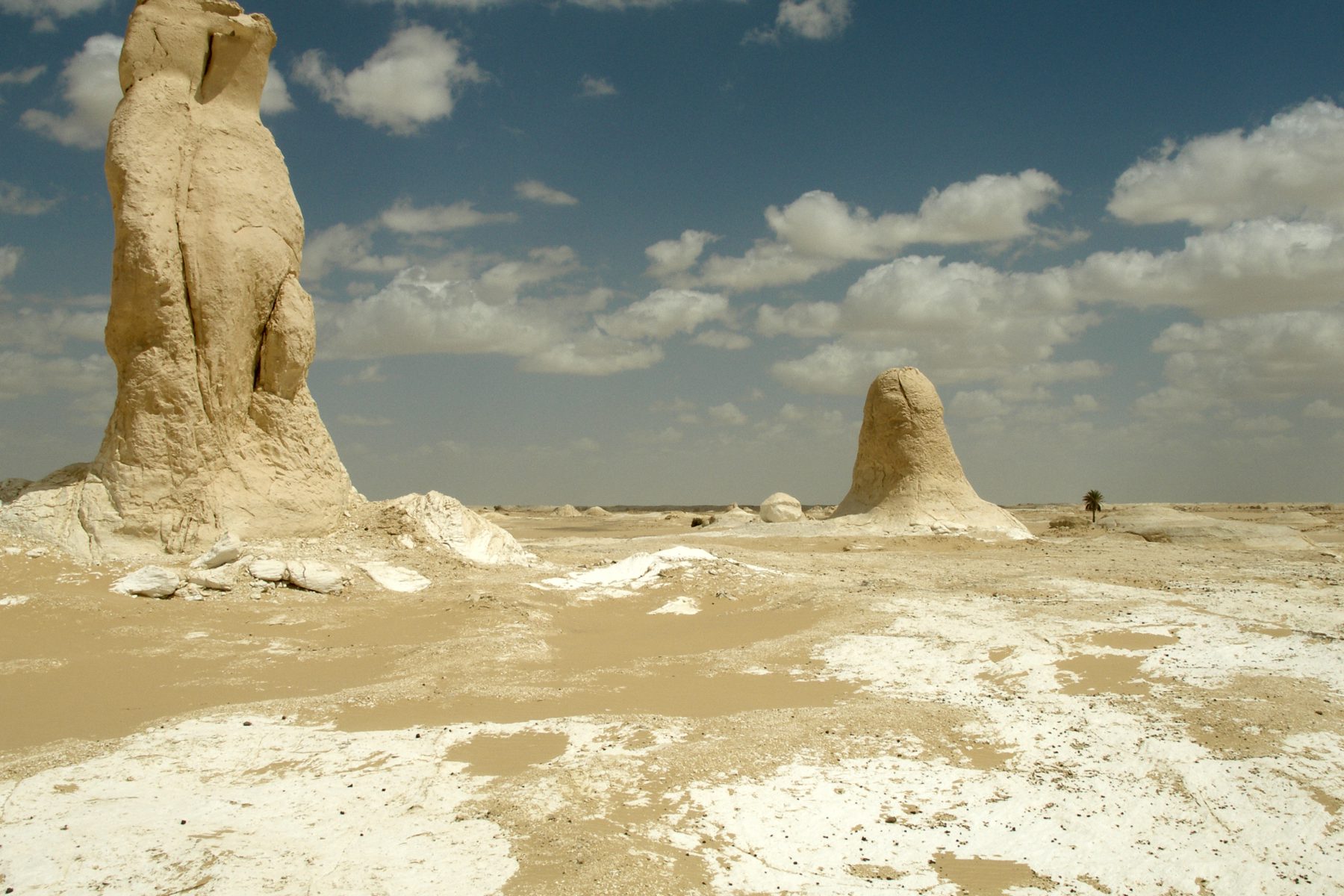 Formaciones de tiza blanca en el desierto occidental de Egipto